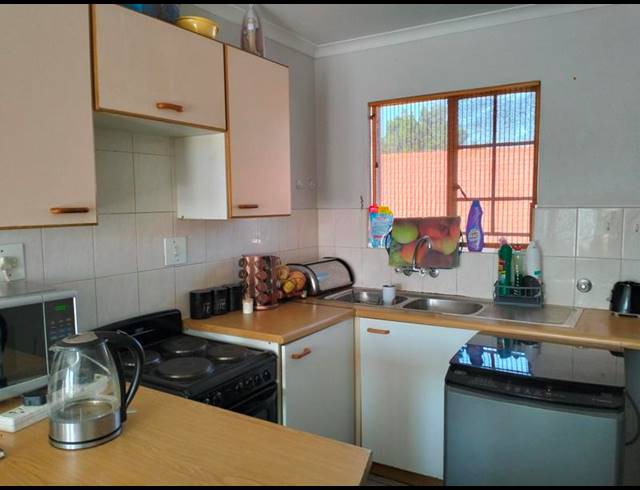 2 BEDROOM APARTMENT FOR SALE IN GLEN MARAIS